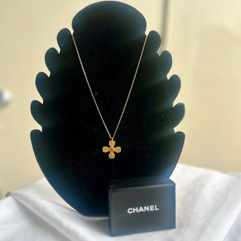CHANEL 2001 Clover CC Necklace w/ Box – Made in France - Picture 8 of 9